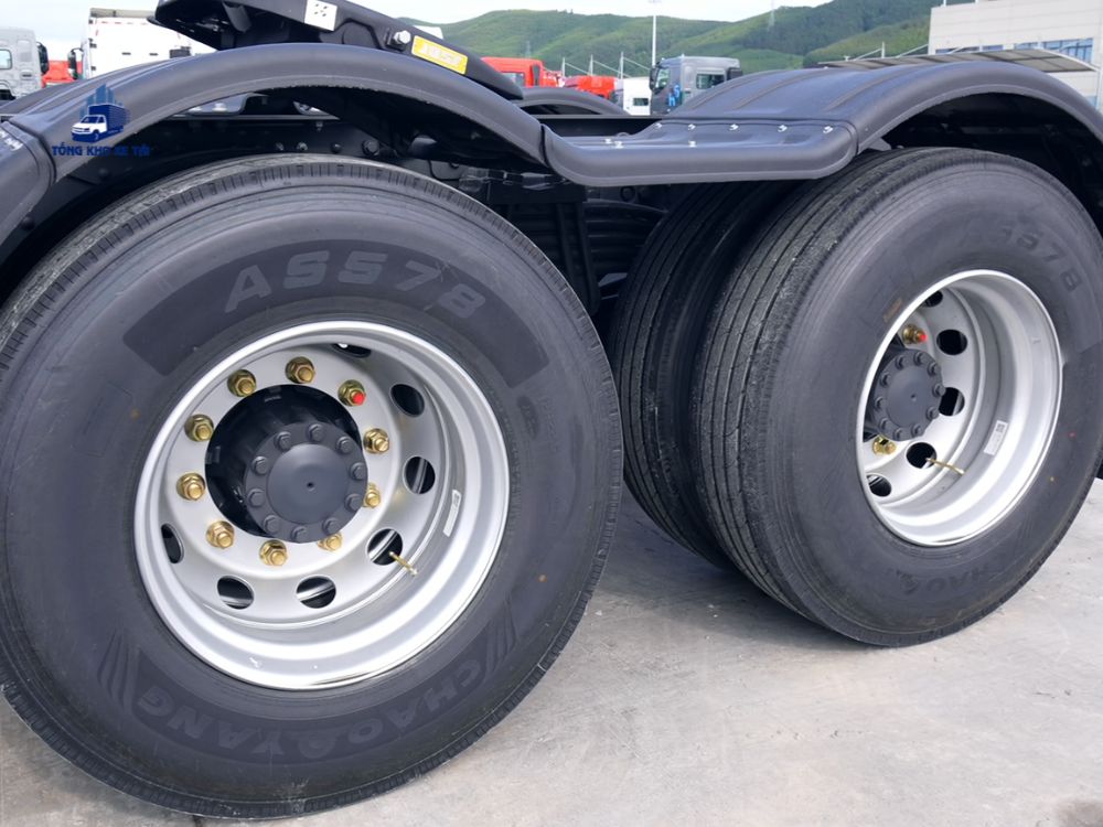 Đầu Kéo Chenglong H7 pro 390Hp Cầu Láp